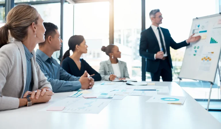 How a Business Growth Advisor Can Help Scale Your Business Efficiently